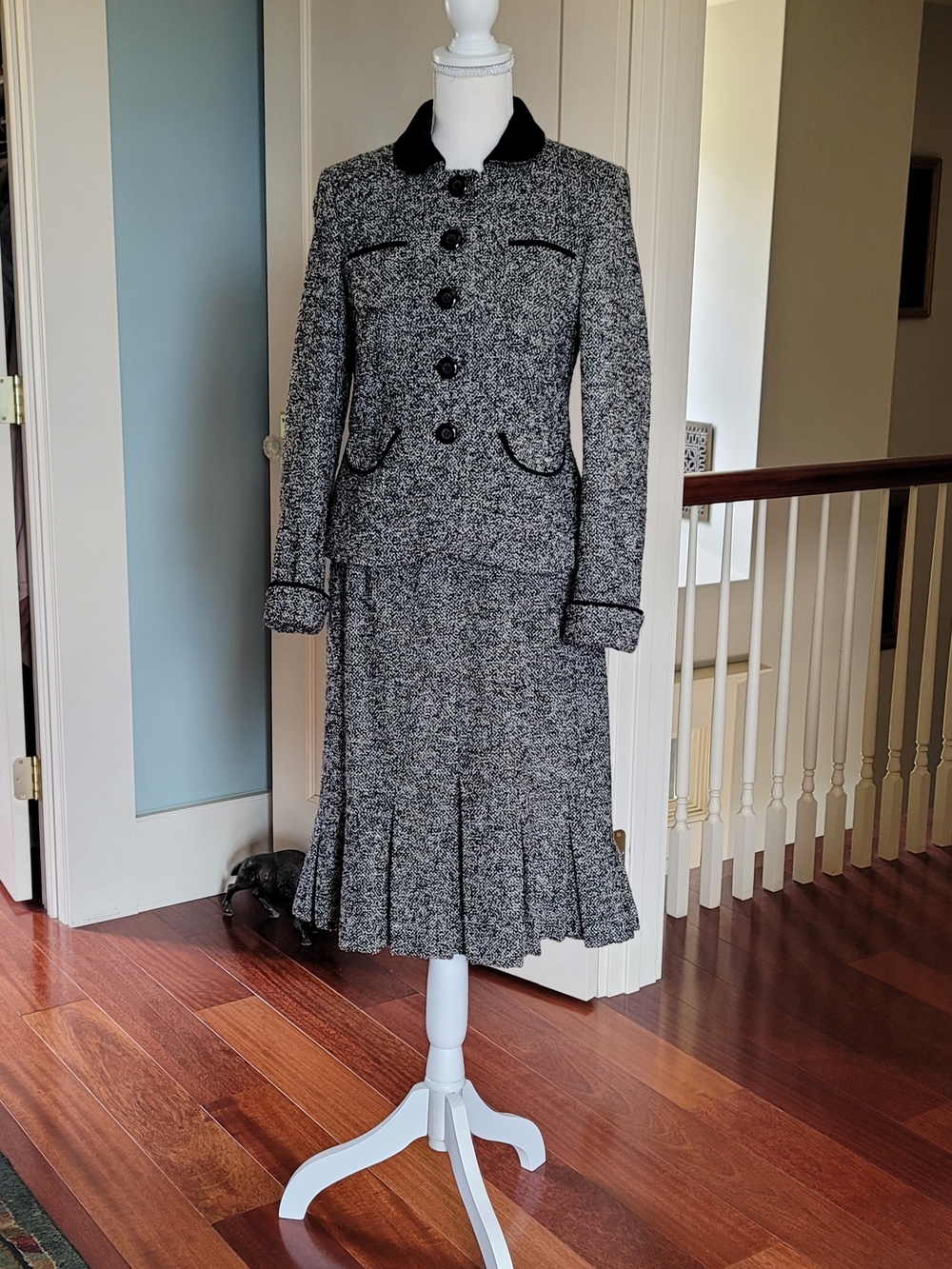 Ann Taylor LOFT Black and white wool SUIT with Velvet Trim SIZE 6